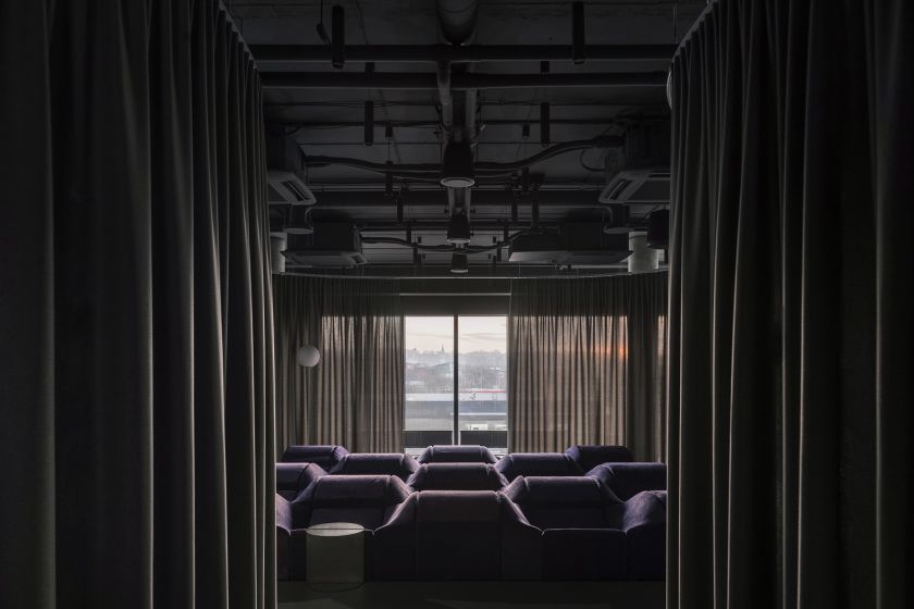 Kaune duris atvėrė „Hostinger“ biuras su dirbtinio intelekto liokajumi ir vitamino D lempomis