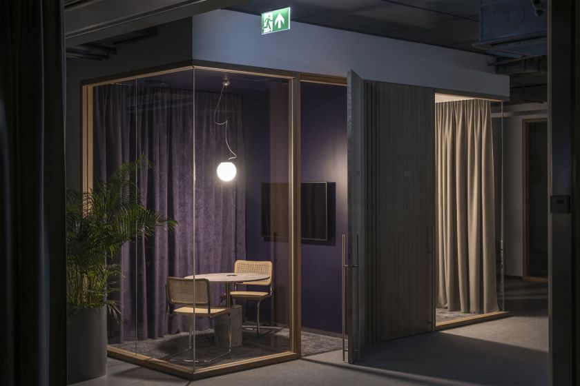 Kaune duris atvėrė „Hostinger“ biuras su dirbtinio intelekto liokajumi ir vitamino D lempomis