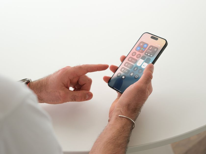 
„Apple“ naujienų pristatymas: pirmieji Baltijos šalyse pradžiuginti lietuviai ir pažangūs DI sprendimai                