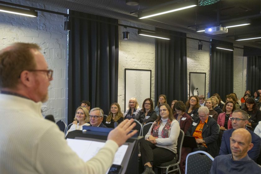 
Akademinės etikos ir procedūrų kontrolieriaus tarnyba: etiškas dirbtinio intelekto naudojimas mokslo ir studijų procese – iššūkis, kuriam pasiruošti neturime daug laiko                