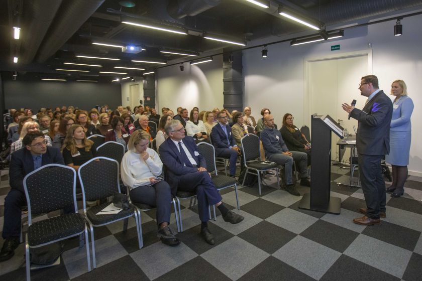 
Akademinės etikos ir procedūrų kontrolieriaus tarnyba: etiškas dirbtinio intelekto naudojimas mokslo ir studijų procese – iššūkis, kuriam pasiruošti neturime daug laiko                